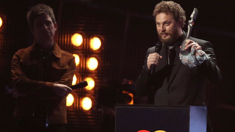 Duncan Jones nahm die Preise im Namen seines Vaters entgegen.