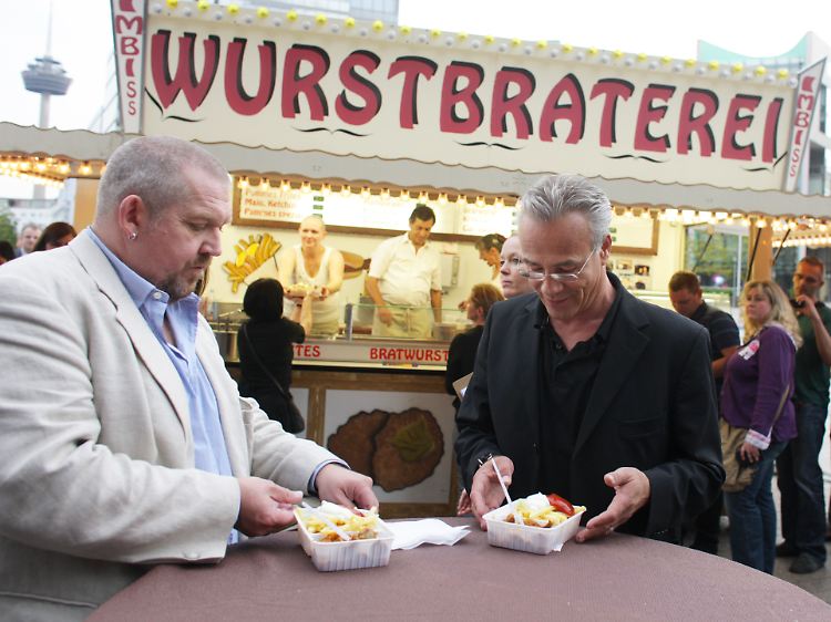 Die "Tatort"-Kommissare Schenk und Ballauf in Köln - bei einer Currywurst lassen sie öfter den Tag ausklingen.