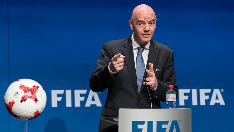 "Es macht mich glücklich zu sehen, wie unsere Ideen und Absichten in den vergangenen zwölf Monaten Realität geworden sind": Gianni Infantino.