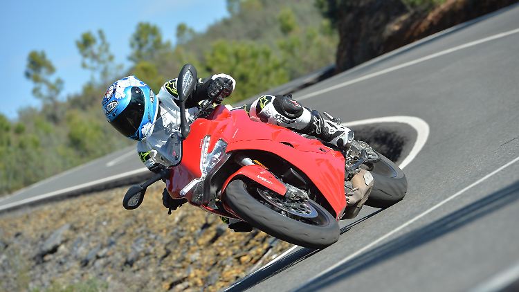 Das Schräglagensurfen wird mit der Ducati SuperSport zu einem leicht verdaulichen Genuss.
