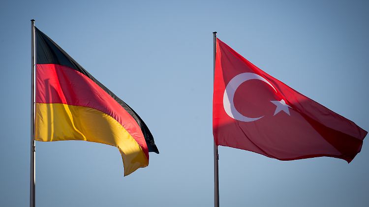 Immer mehr türkische Diplomaten beantragen Asyl in Deutschland.