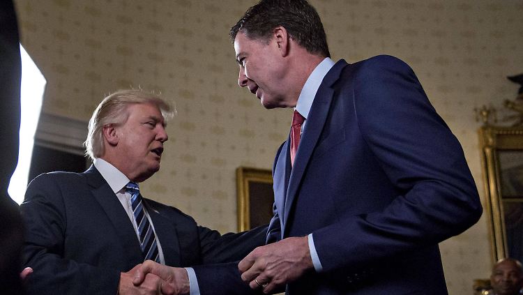 Die Kontakte zwischen Mitarbeitern Trumps (r.) und dem russischen Geheimdienst beschäftigen das FBI um Chef James Comey.