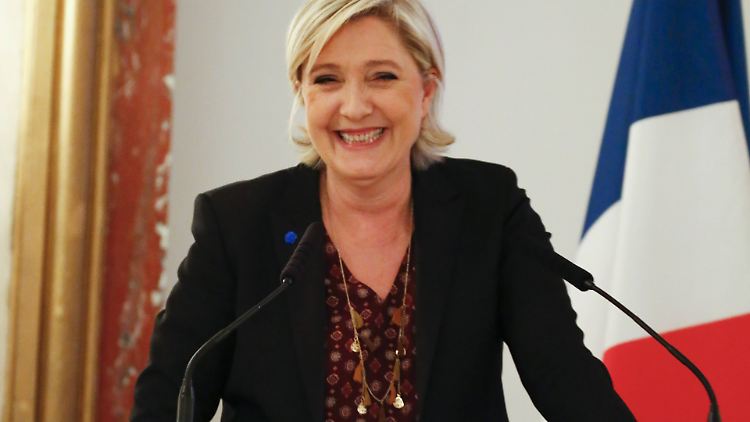 Le Pen hat angekündigt, sich bis zu den Wahlen sämtlichen Fragen zu der EU-Affäre zu entziehen.