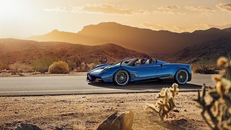 Der Pagani Huayra Roadster lässt in Genf die Hüllen fallen.