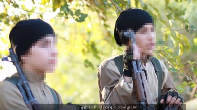 Amjad Abu Yousef al-Sinjari und sein Bruder in einem IS-Propagandavideo.