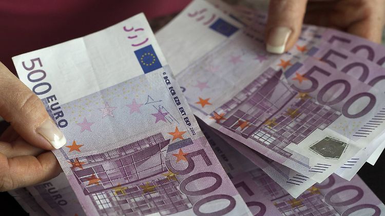 Wer mehr als 15.000 Euro zur Kasse trägt, muss sich fragen lassen, wo das Geld herkommt. 
