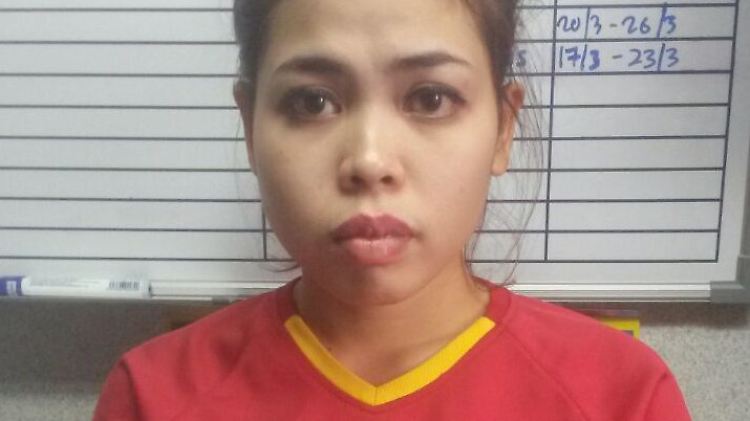 Siti Aisyah soll Kim die giftige Substanz ins Gesicht gerieben haben, die zu dessen Tod geführt haben soll. 
