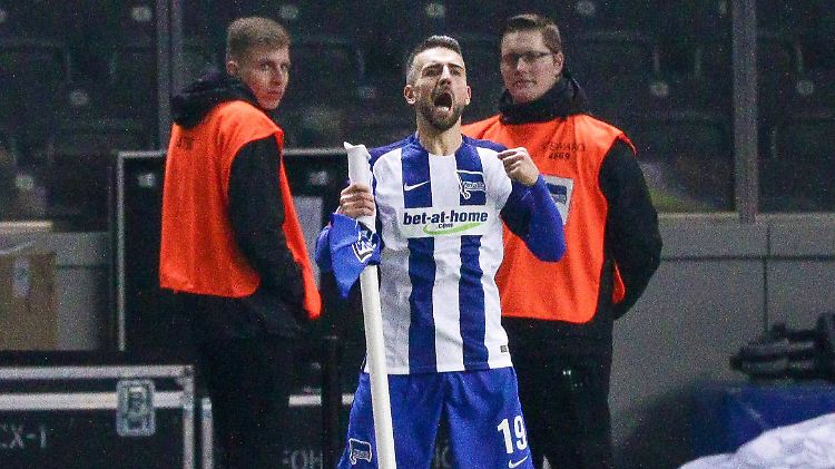 Hertha-Torjäger Vedad Ibisevic leitete den Berliner Sieg ein.