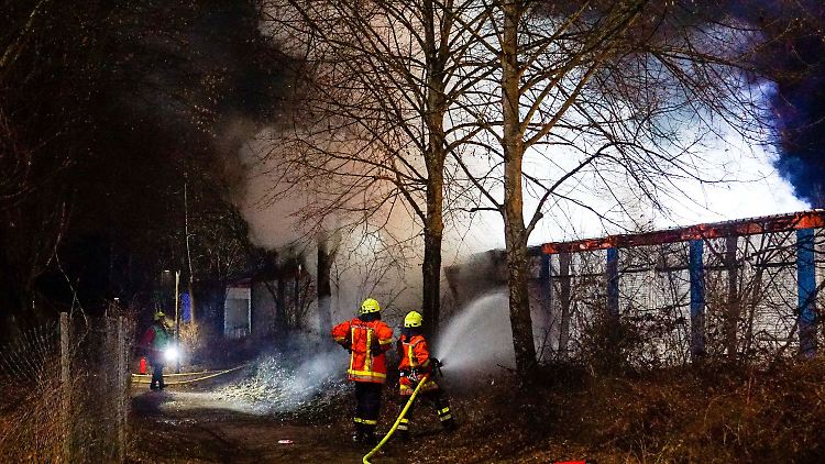 Fast 1000 Mal wurden im vergangenen Jahr Flüchtlingsheime angegriffen.