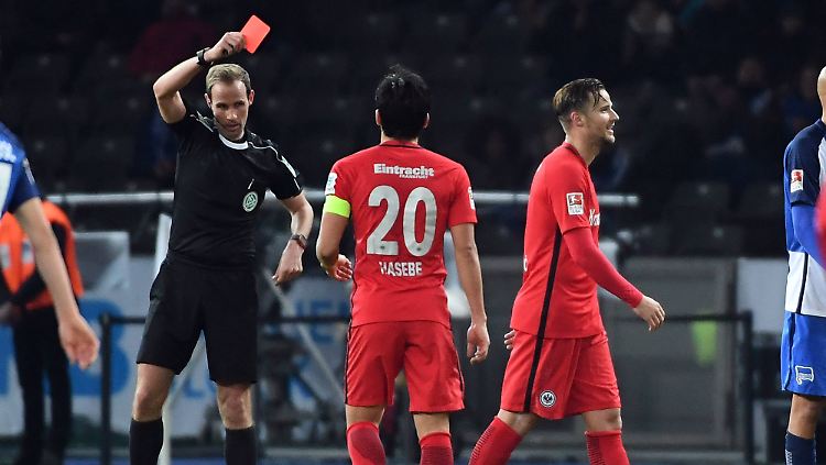 Frankfurts Haris Seferovic musste in Berlin vorzeitig vom Platz.
