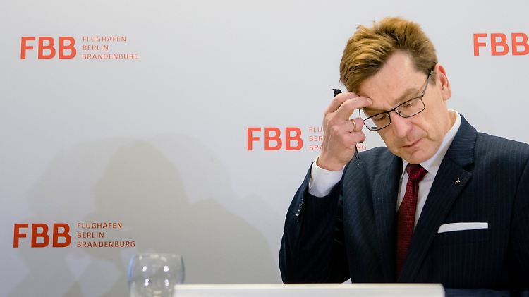 Zu Personalien will sich das Verkehrsministerium nicht äußern - aber Flughafenchef Mühlenfeld steht unter Druck.