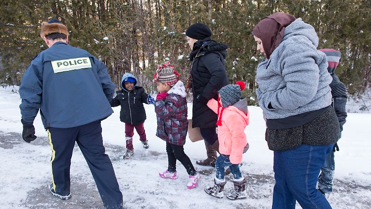 An der US-kanadischen Grenze bei Hemmingford: Wer sich illegal nach Kanada durchschlägt, darf erst einmal bleiben und einen Asylantrag stellen.
