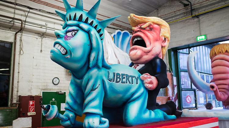 Motiv in Düsseldorf: Die Freiheitsstatue wird vom US-Präsidenten Trump missbraucht.