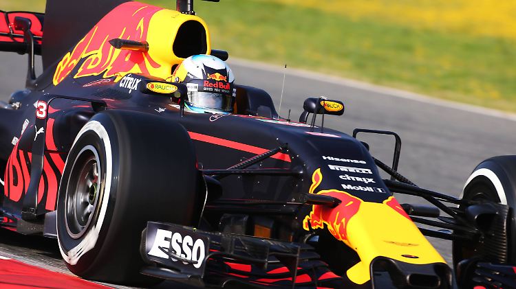 Daniel Ricciardo muss sein Auto nach 20 Minuten abstellen.