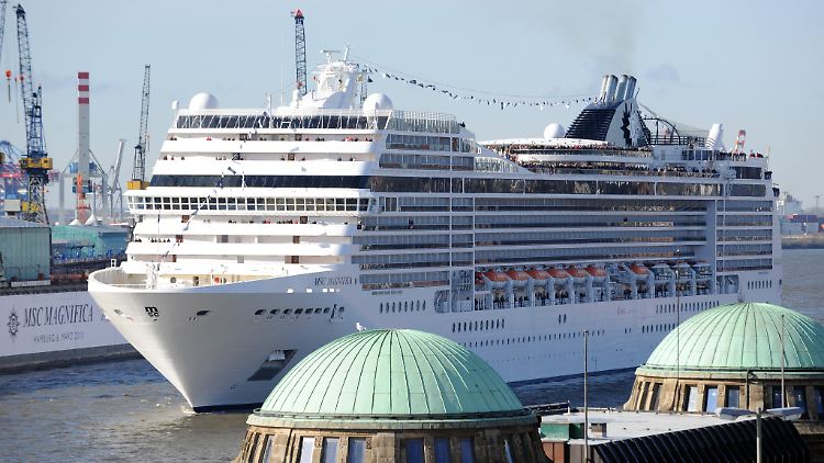 Die "MSC Magnifica" - hier bei einem Stopp in Hamburg - ist womöglich Schauplatz eines Verbrechens.