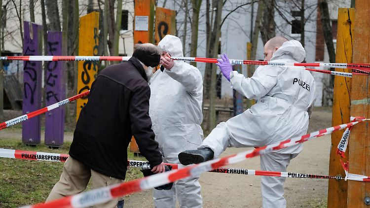 Nach den Hinweisen des Tatverdächtigen fand die Polizei eine zweite Frauenleiche.