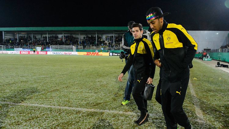 Huch, ist das matschig: Pierre-Emerick Aubameyang in Lotte.