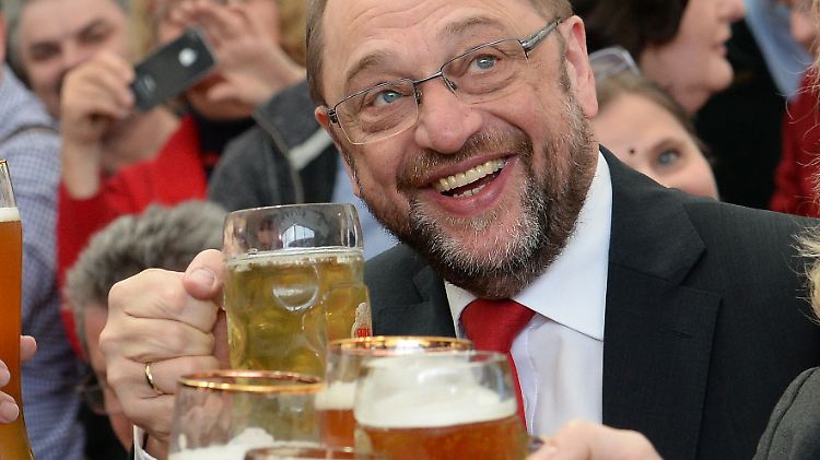 Wer hat die "gefühlte Mehrheit" im Bierzelt? Schulz zweifelt an den CSU-Besucherzahlen. 