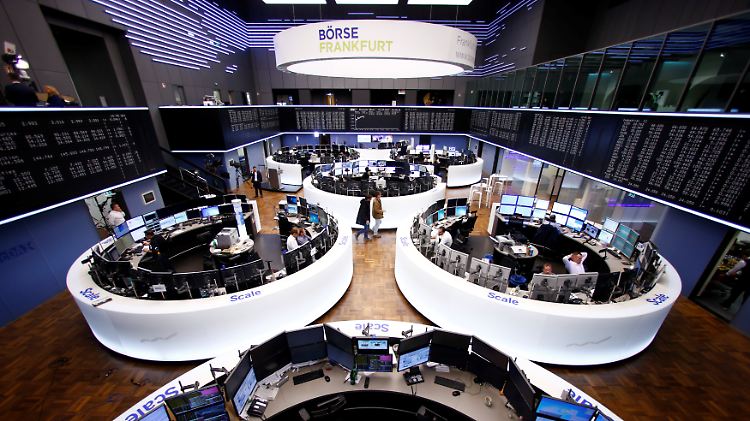 Neue Höhenflüge an den Börsen: Nach der Trump-Rede im US-Kongress stehen die Ampeln für Dax und Dow auf Grün.