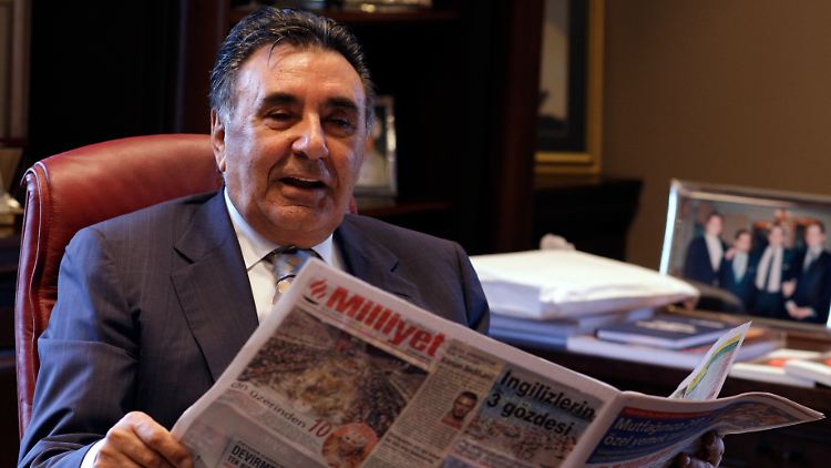Zu Dogans Medienkonzern gehören unter anderem die Zeitung "Hürriyet" und der Fernsehsender CNN Turk.