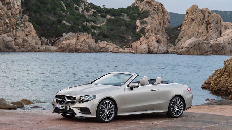 Fast ohne Sicken kommt das neue Mercedes E-Klasse Cabrio aus.