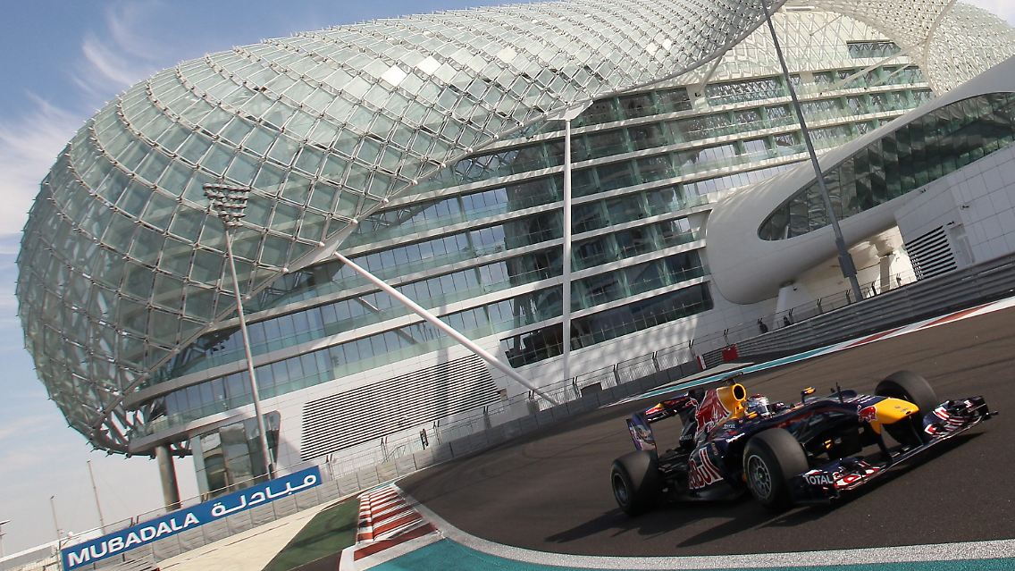 Weltmeister Sebastian Vettel war schon wieder in seinem Red Bull unterwegs.