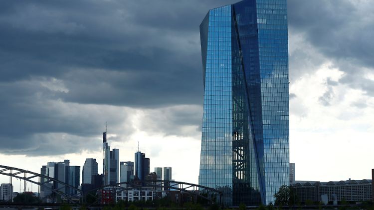 Die multimilliardenschwere Krisenpolitik erzeugt massive Nebenwirkungen: Die EZB-Zentrale in Frankfurt am Main.