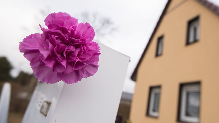 Brandenburg trauert um die beiden Beamten und die 79-Jährige, die in diesem Haus getötet wurde. 