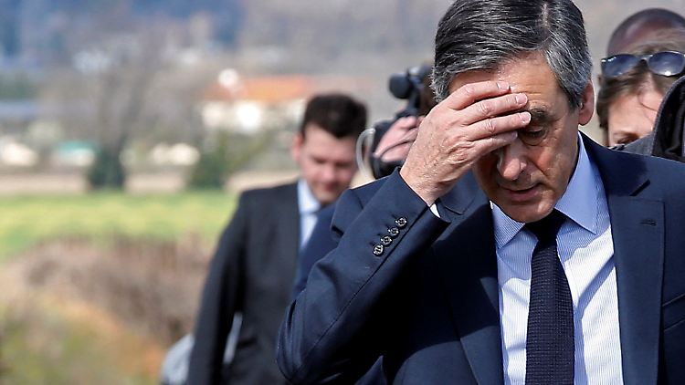 Der französische Präsidentschaftskandidat François Fillon gerät in der Scheinbeschäftigungsaffäre weiter unter Druck.