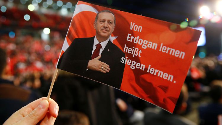 Bei einem Auftritt des türkischen Ministerpräsidenten Binali Yildirim in Oberhausen im Februar.
