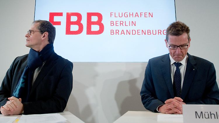Berlins Regierender Bürgermeister Müller (l.) möchte BER-Chef Mühlenfeld loswerden.