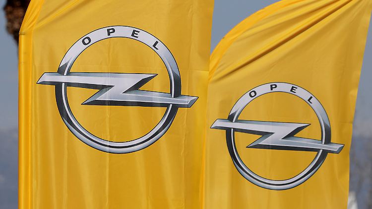 Das Logo mit dem Blitz soll weiter wehen: PSA will Opel als eigenständiges Unternehmen erhalten.
