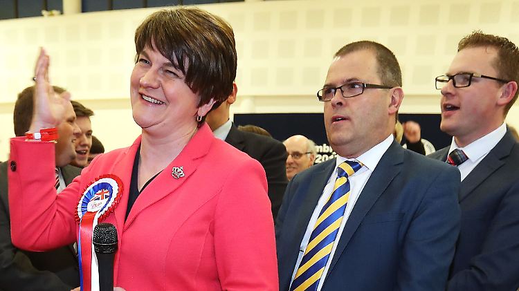 Arlene Foster von der DUP hat es geschafft - ihre Partei gewinnt die Wahl in Nordirland. 