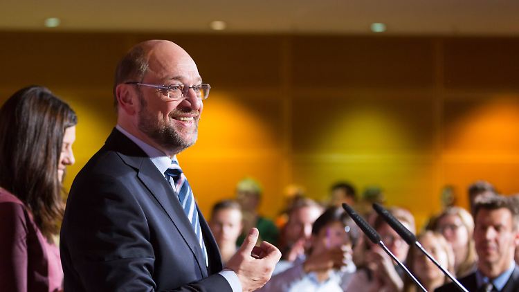 Schulz sprach am Freitag in der Berliner SPD-Zentrale vor den Jusos - in der Republik schlägt er derweil mit seinen Agenda-Korrekturen Wellen.