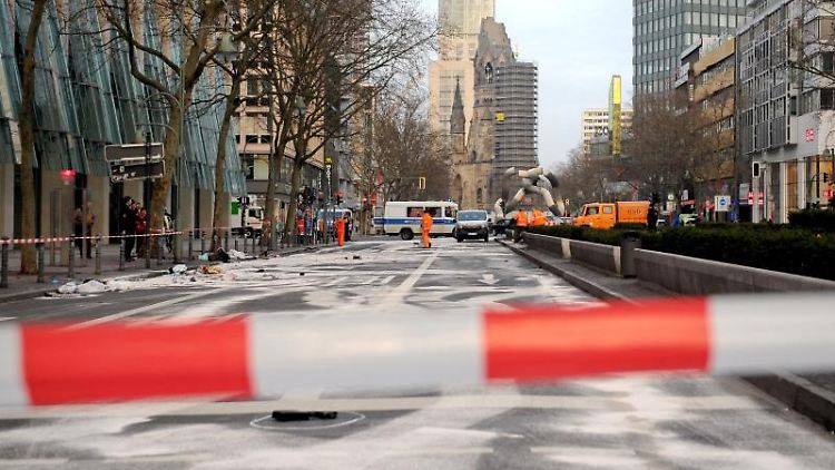 Tatort Kudamm: Der unbeteiligte Autofahrer hatte keine Chance.