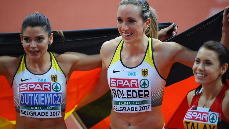 Cindy Roleder (M.) gewinnt vor Alina Talay (r.) und Pamela Dutkiewicz.