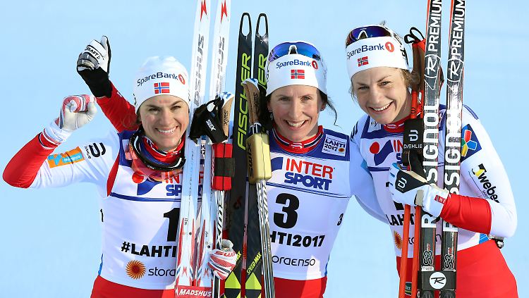 Das perfekte norwegische Glück: Heidi Weng (l.) Marit Bjørgen und Astrid Uhrenholdt Jacobsen.