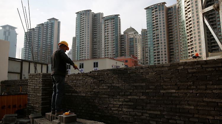 Arbeiter auf einer Baustelle in Shanghai: Chinas Wirtschaft soll in diesem Jahr "nur" um 6,5 Prozent wachsen.