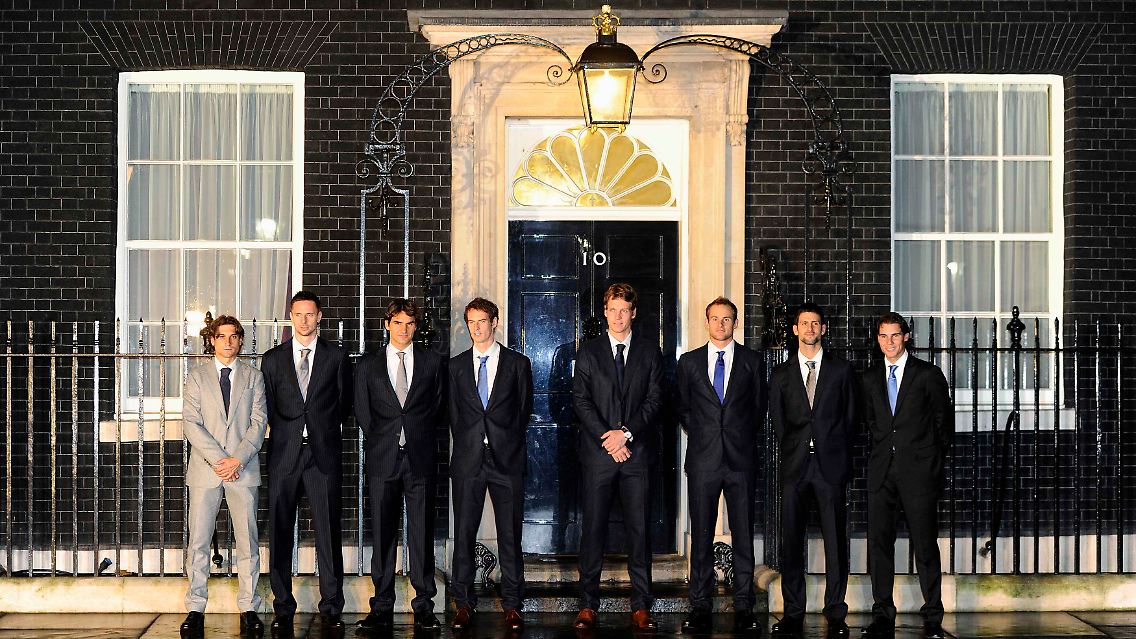 Der britische Premier David Cameron empfing die acht besten Tennisprofis der Saison in seinem Amtssitz in der Downing Street. Ab Sonntag spielen sie in London den Weltmeister aus.