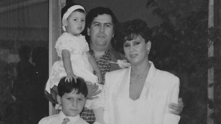 Familie Escobar: der Drogenboss mit Frau, Tochter und Sohn.