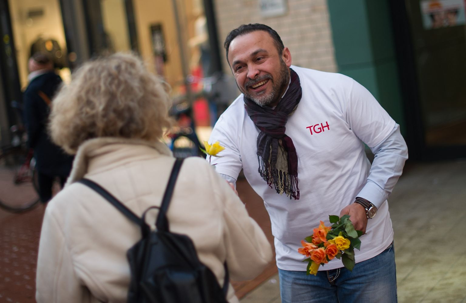 Blumen zum Frauentag sind nett, es geht aber um etwas anderes. In diesem Jahr um eine Arbeitswelt, in der Frauen und Männer gleich wertgeschätzt werden. Das ist längst nicht überall so.