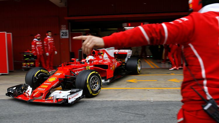Sebastian Vettel steuert Richtung Attacke.