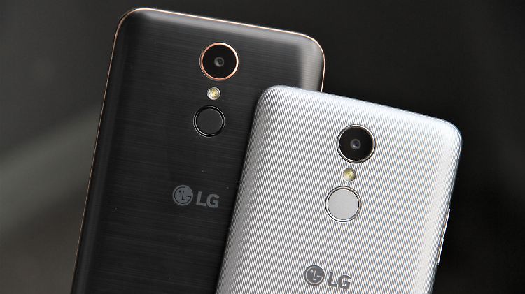 Das LG K10 und das LG K8 haben eine Rückseite aus Kunststoff.