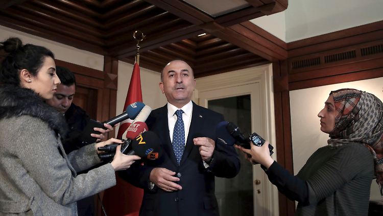 Mevlüt Cavusoglu wollte eigentlich in Hamburg vor AKP-Anhängern sprechen.