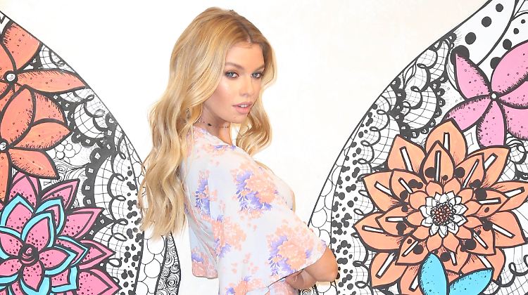 Stella Maxwell ist derzeit eins der gefragtesten Models der Welt.