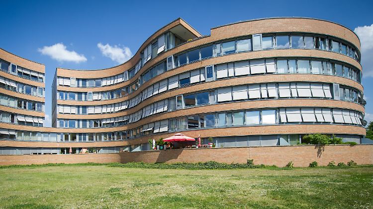 Ein Vonovia-Wohnblock, die sogenannte "Abgeordneten-Schlange", im Berliner Stadtteil Moabit.