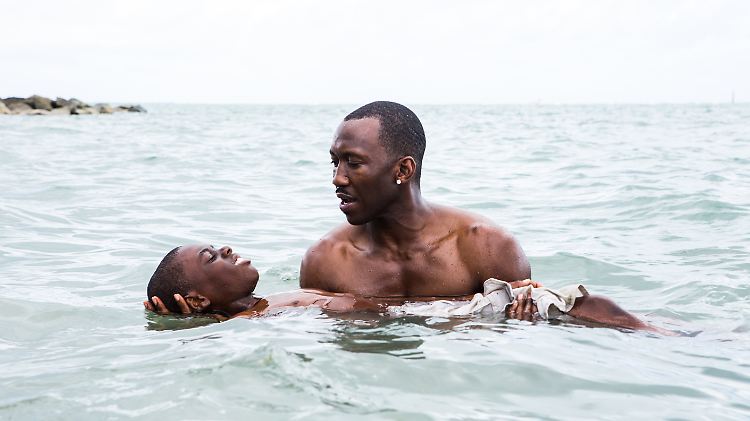 Ein Drogendealer und sein Schüler - Szene aus "Moonlight".