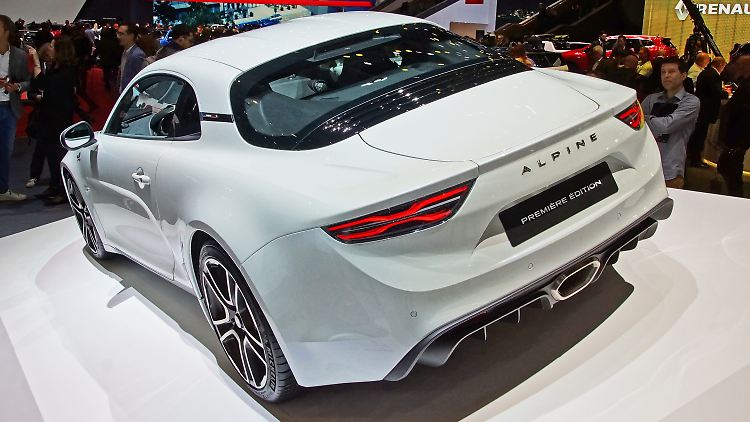 Während sich die Front der Alpine A110 stark an ihrem historischen Vorbild orientiert, haben die Designer das Heck völlig neu interpretiert.