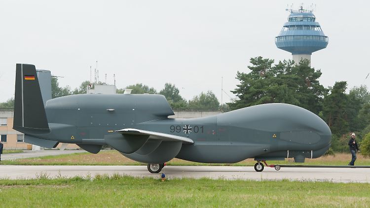 Das unbemannte Flugzeug Euro Hawk (im Bild) soll durch Triton ersetzt werden.