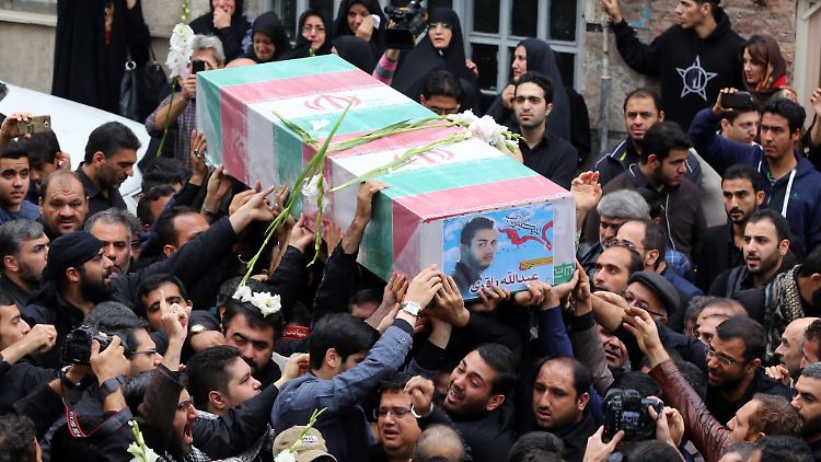 Beerdigung eines in Syrien gefallenen Revolutionswächters im Iran. Einer von 2000, die für Teheran in den Kampf zogen und nicht zurückkehrten.